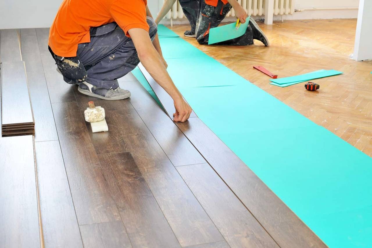 Как стелить ламинат на бетонный пол своими руками: этапы