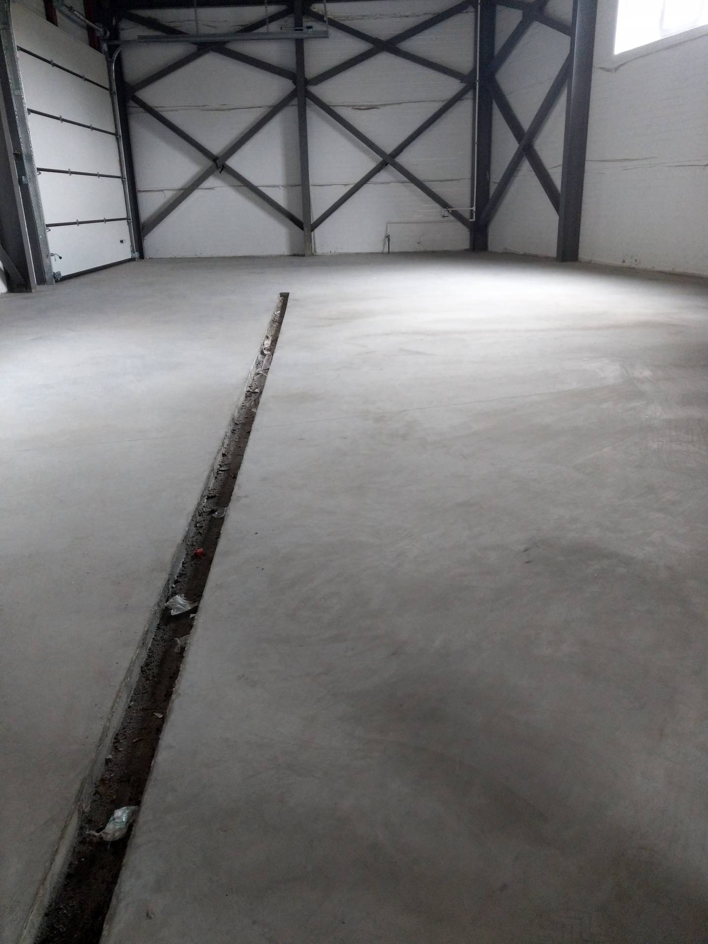 Самостоятельно изготовляем бетонные полы с топпингом