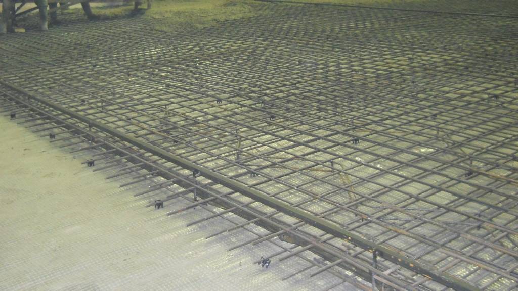 Устройство бетонных полов: подготовка и процесс бетонирования
