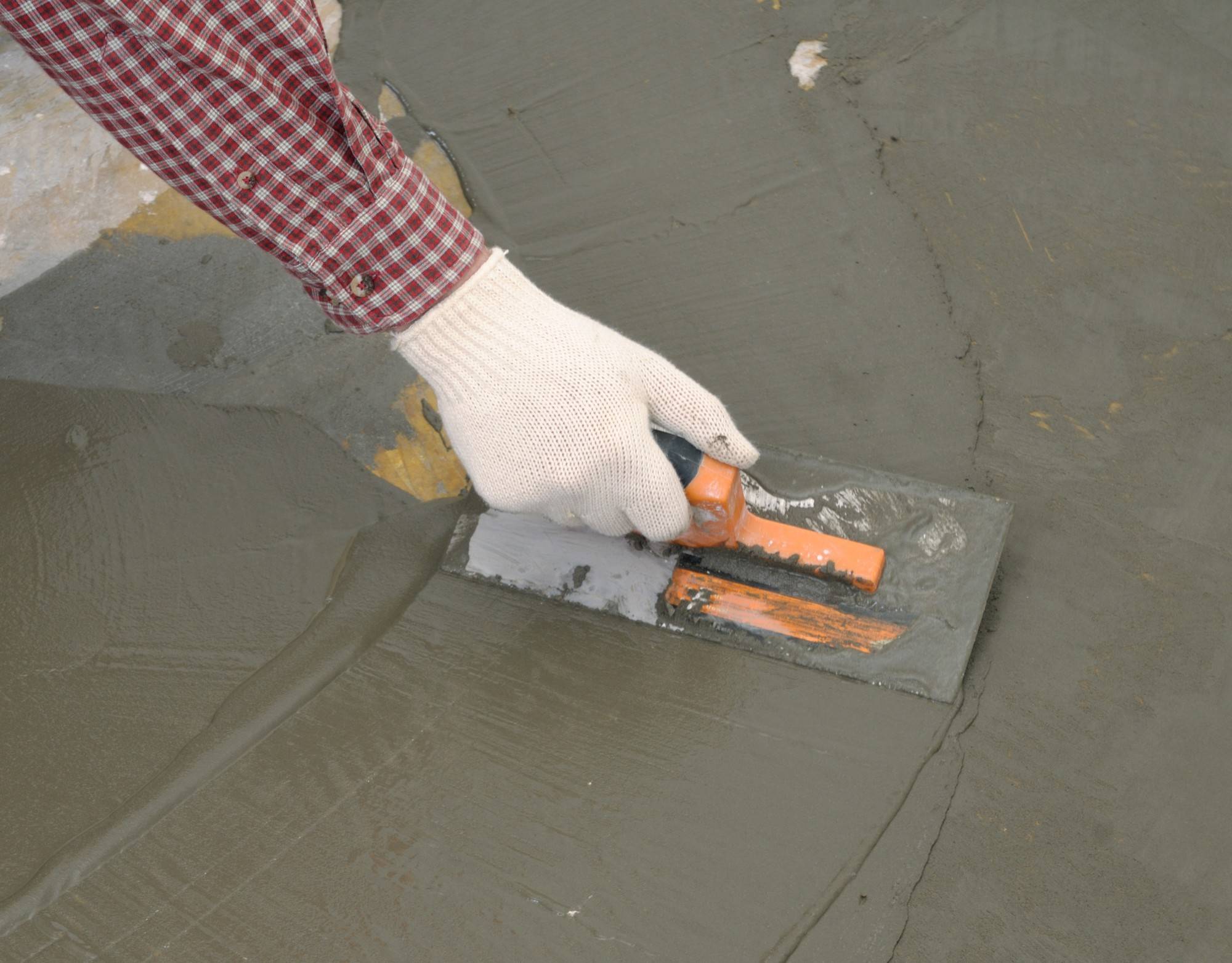 Выбор и особенности нанесения шпаклевок для бетонных оснований