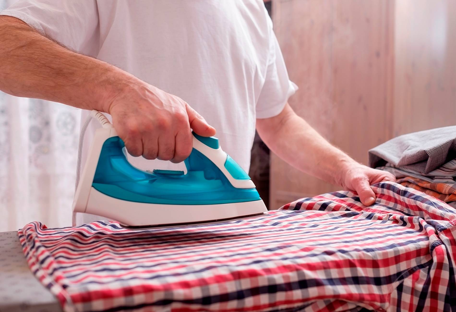 Как правильно гладить одежду, постельное белье, тюль? как правильно гладить вещи на гладильной доске? как правильно гладить пиджаки?