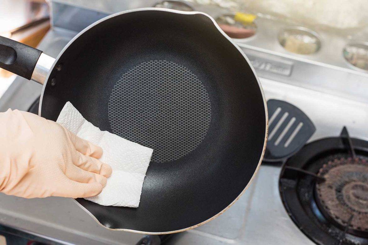 Как очистить сковороду от нагара в домашних условиях