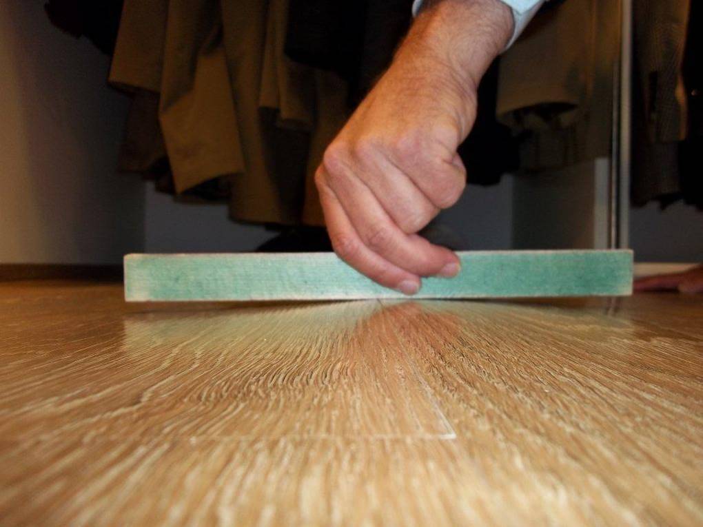 Видео: как положить ламинат на деревянный пол своими руками, инструкция и советы — портал о строительстве, ремонте и дизайне