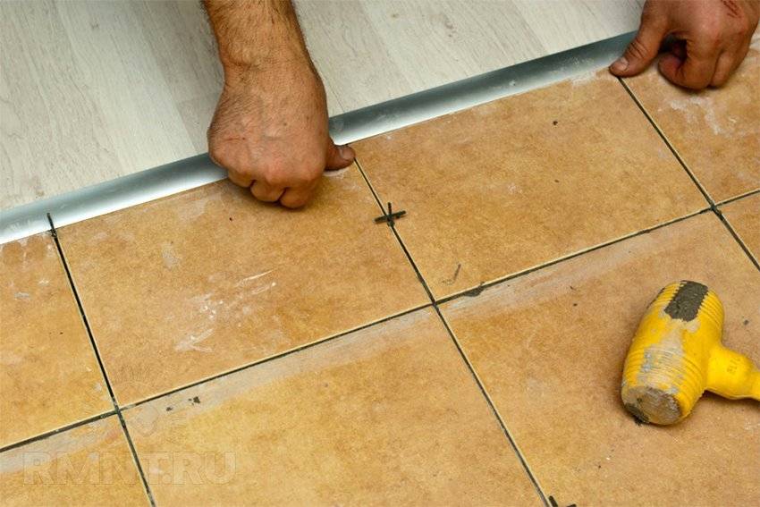 Как на деревянный пол положить плитку (кафель или керамическую) на кухне в частном доме