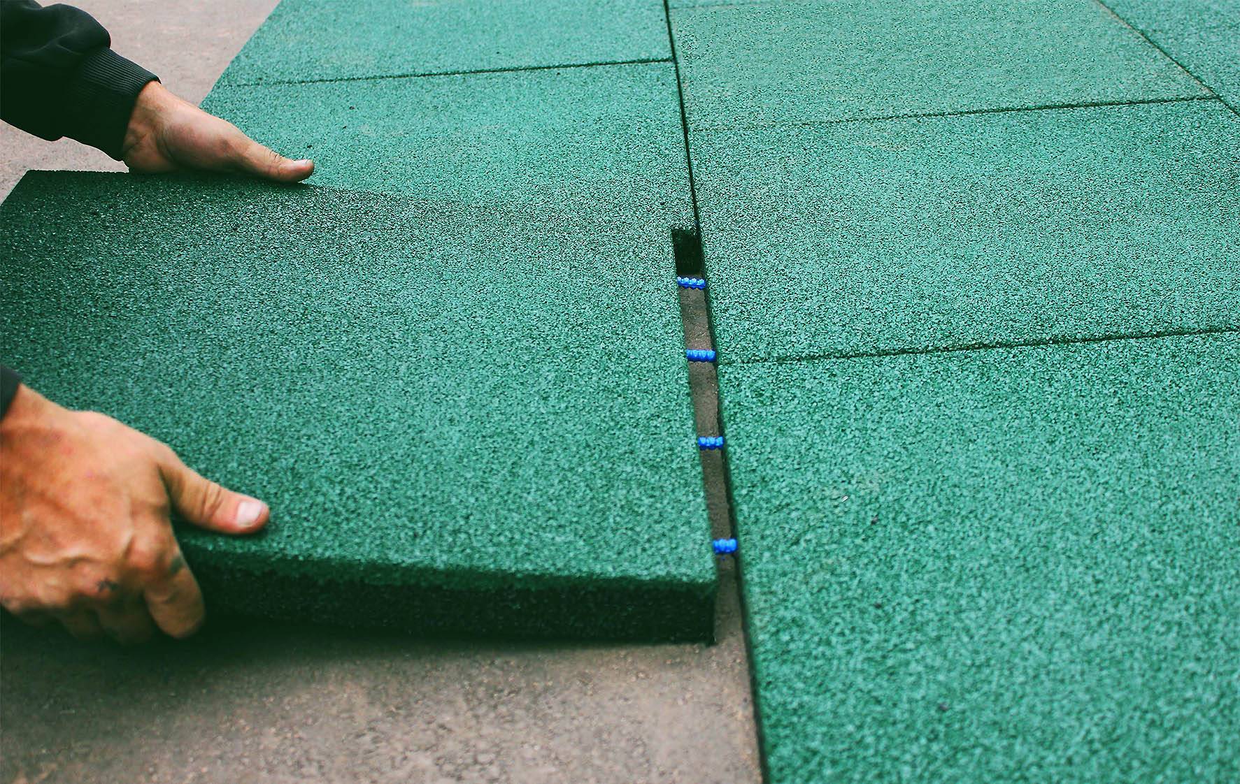 Рулонные покрытия для садовых дорожек:укладка своими руками на даче
