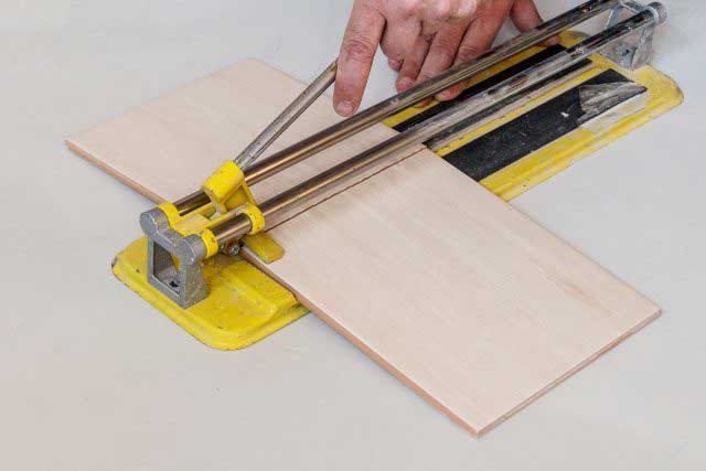 Инструмент для плитки: чем лучше и как правильно резать кафель и керамику?