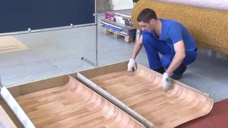 Чем приклеить линолеум к деревянному полу – выбор клеевого состава и технология работ