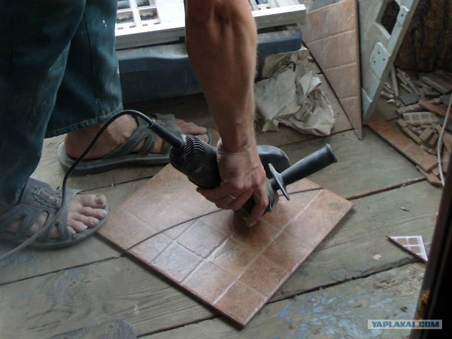 Укладка плитки на деревянный пол: инструкция и видео