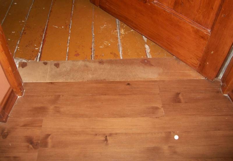 Как положить ламинат на неровный деревянный пол: разбираемся в вопросе
