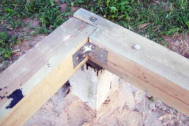 Правильное крепление бруса к бетону своими руками: к стене, к потолку, к полу
