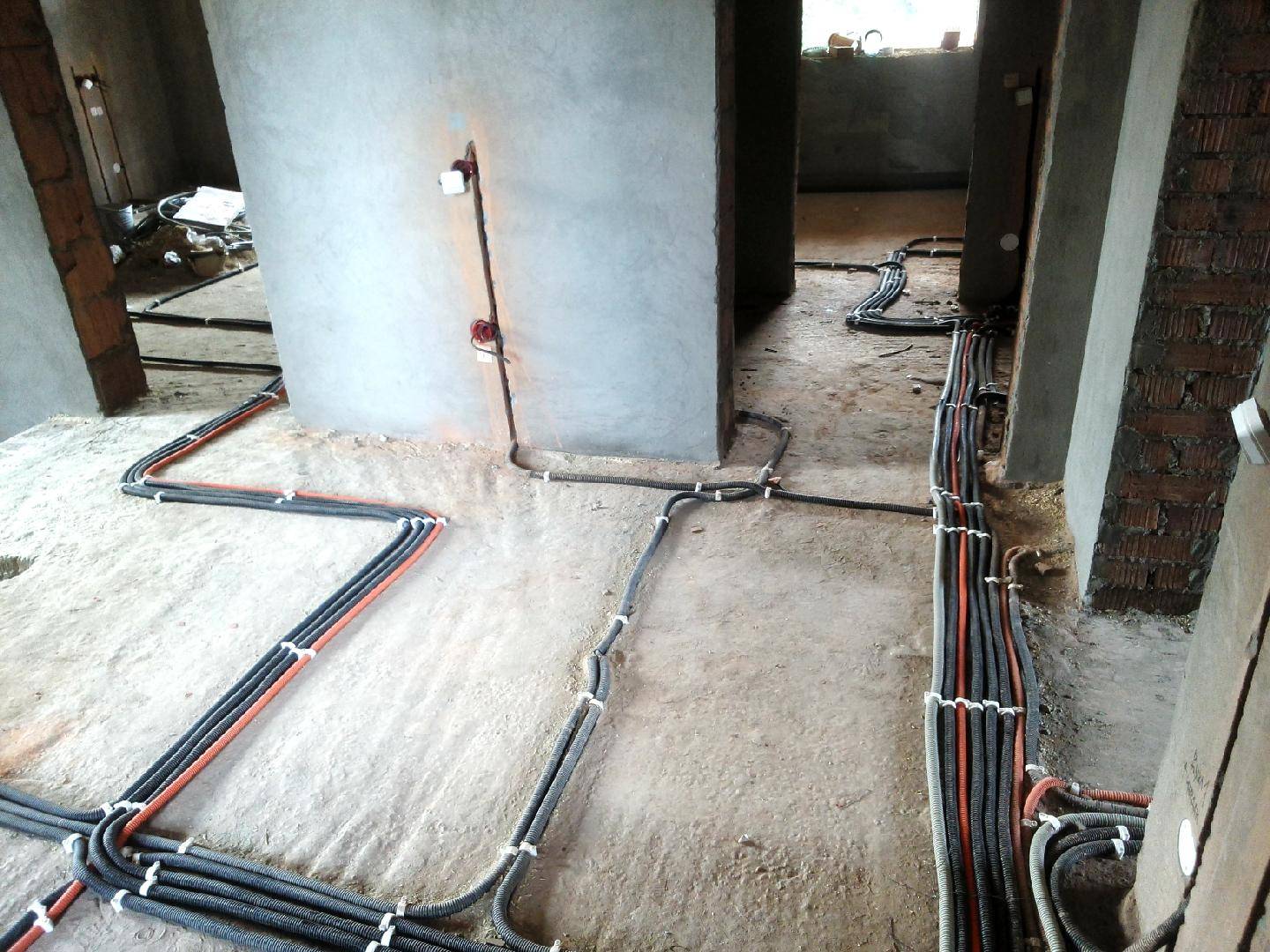 Электропроводка в полу - монтаж электропроводки в стяжке пола