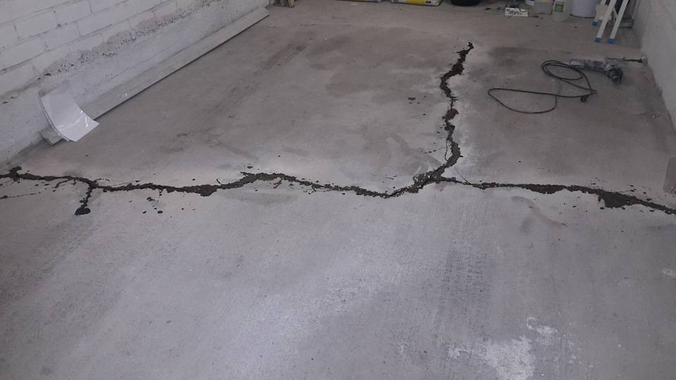 Выбоины в бетонном полу чем заделать. ремонт трещин в бетонном полу