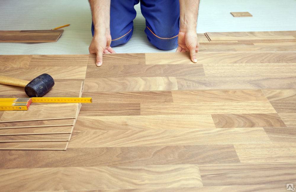 Как правильно покрыть лаком деревянный пол собственноручно
