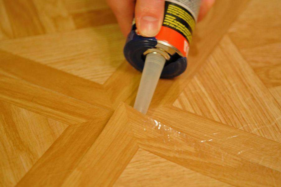Как приклеить линолеум к деревянному полу