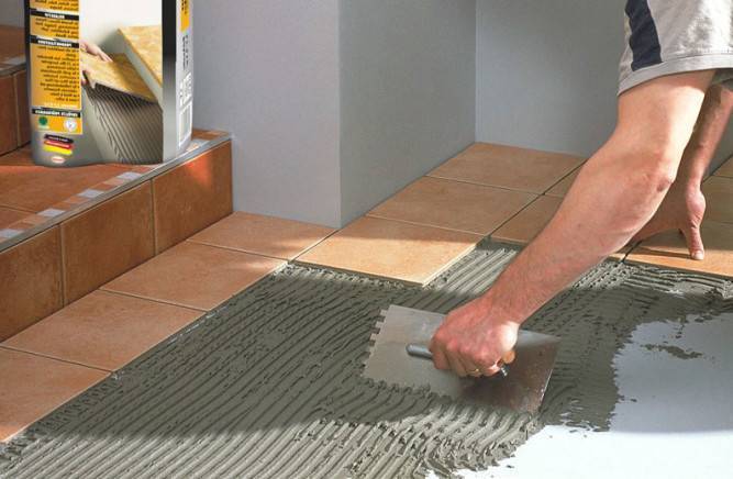 Как правильно клеить плитку на пол – подробная инструкция, расчеты и советы!