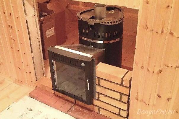Установка печи на деревянный пол в бане: расположение и монтаж