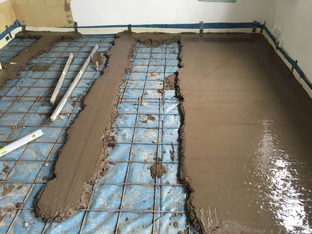 Бетонная стяжка пола своими руками: подробный процесс, как залить полы бетонной стяжкой