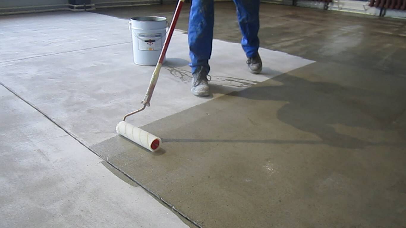 Обеспыливание бетонного пола: флюаты, пропитки, топпинг и как провести?