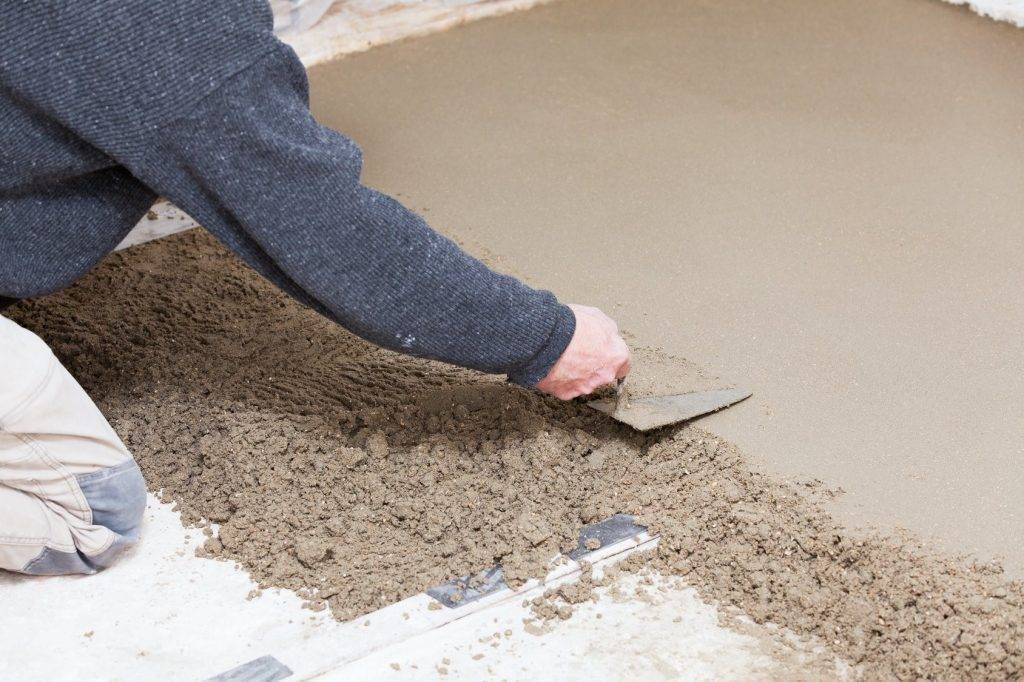 Сколько сохнет стяжка пола под плитку бетонная? время для пескобетона и цемента