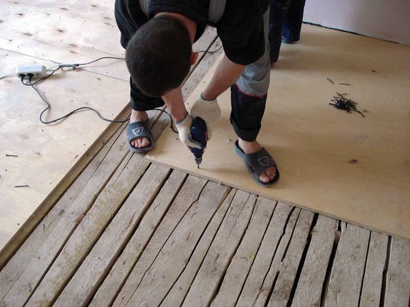 Выравнивание полов под ламинат: чем выровнять бетонное и деревянное основание