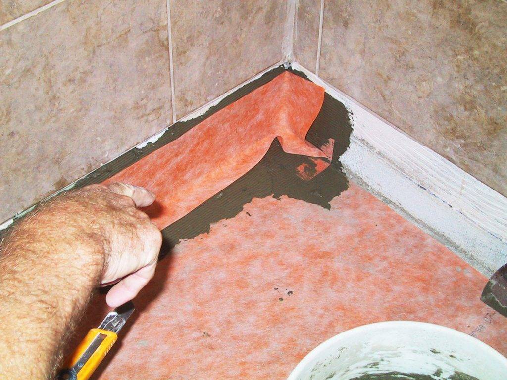 Делаем гидроизоляцию ванной комнаты: что лучше использовать под плитку