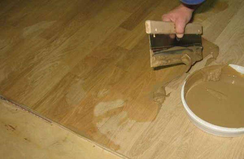 Как заделать щели в полу между досками: 3 лучших способа + инструкции