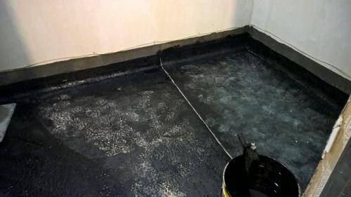 Гидроизоляция ванной комнаты под плитку: что лучше использовать?