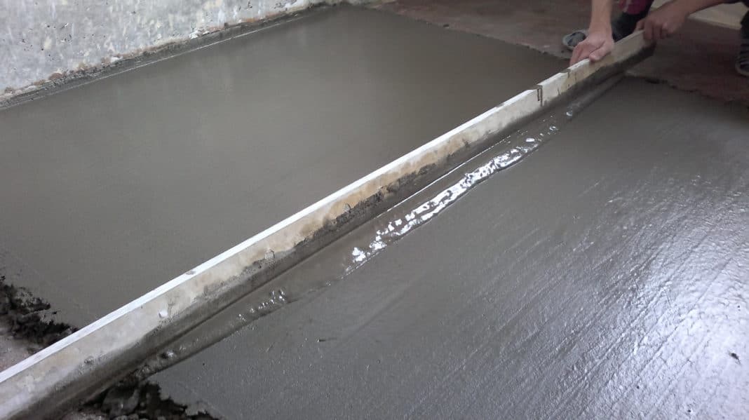 Стяжка пола в гараже: как сделать бетонную стяжку своими руками, толщина, как залить, заливка на фото и видео