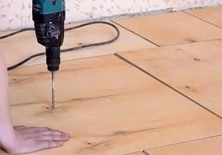Чем клеить фанеру к бетонному полу