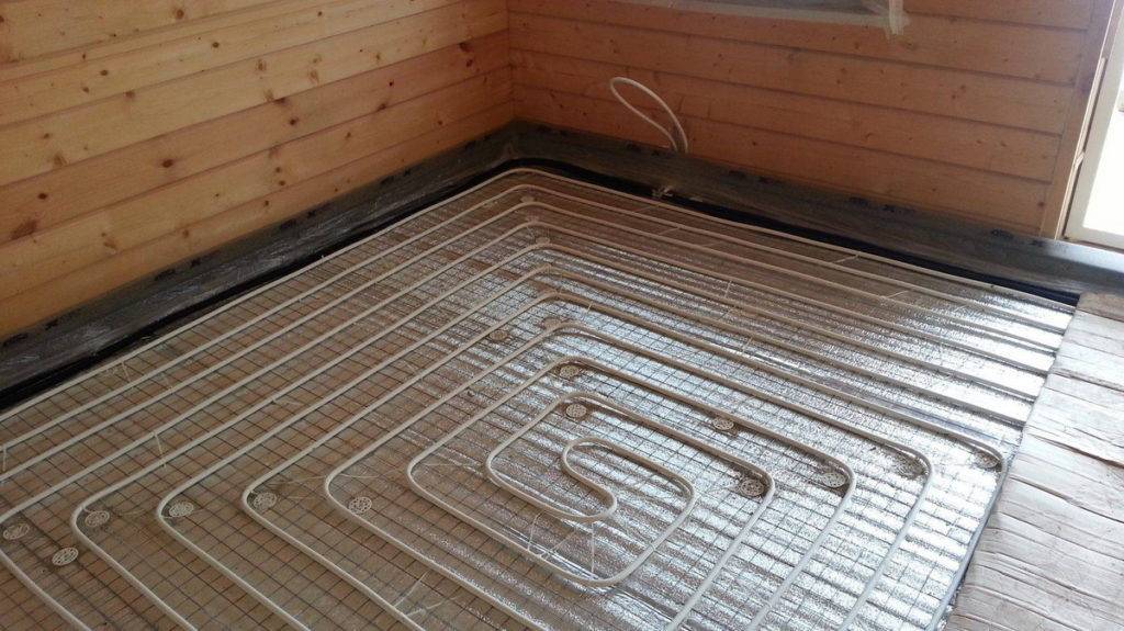 Как сделать тёплые полы в бане от печки? плюсы и минусы