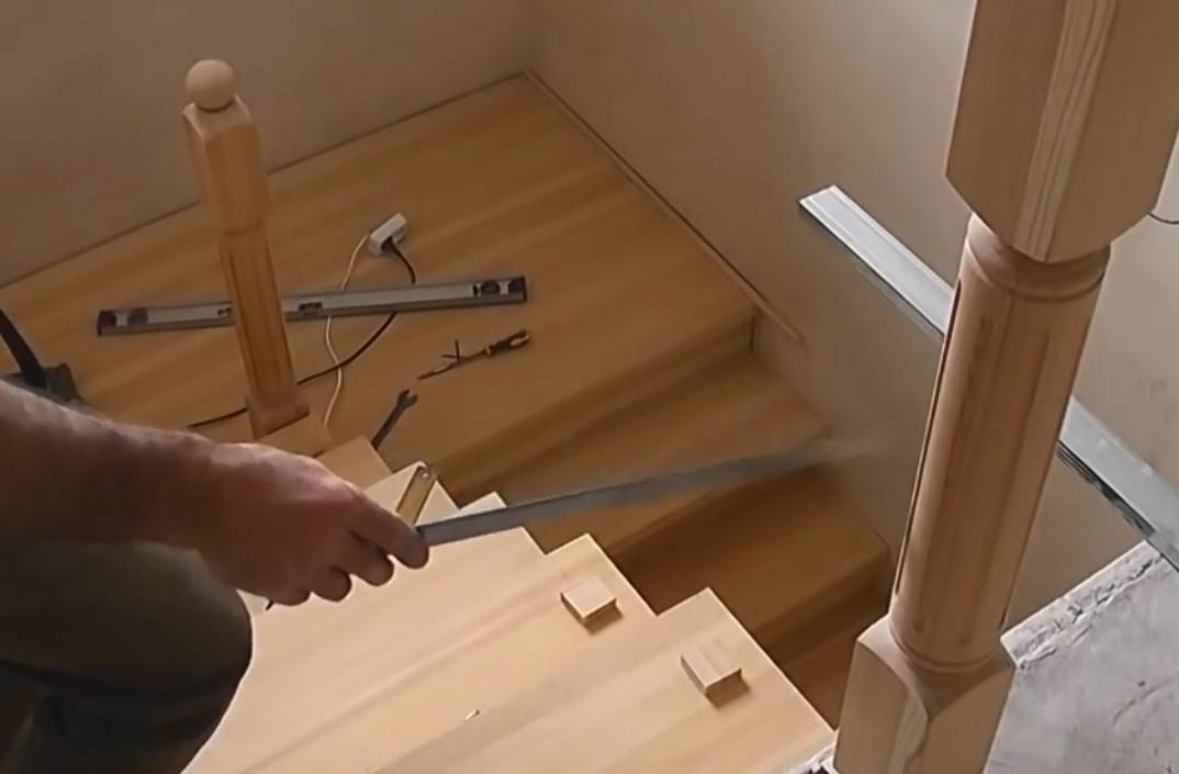 Как самостоятельно устанавливать балясины на лестницу? - блог о строительстве