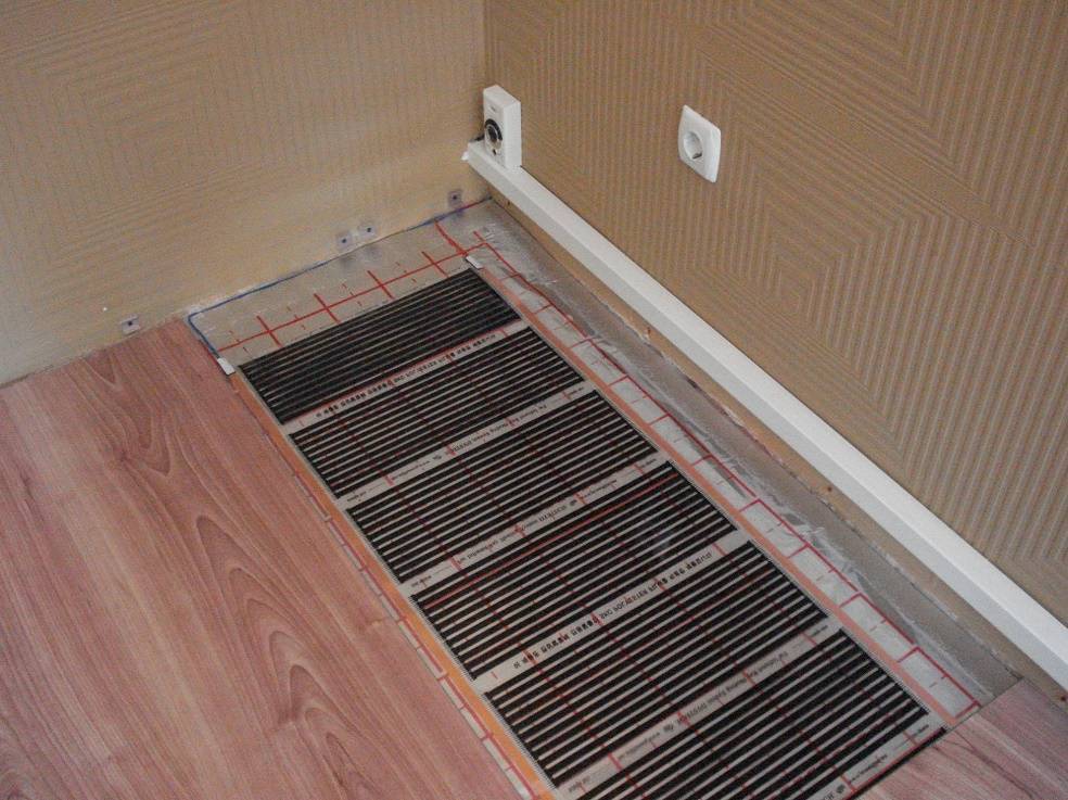 Теплый пол под ламинат на бетонный пол: нюансы проектирования, монтаж