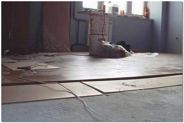 Укладка ламината на бетонный пол с подложкой: пошаговая технология укладки на неровный пол