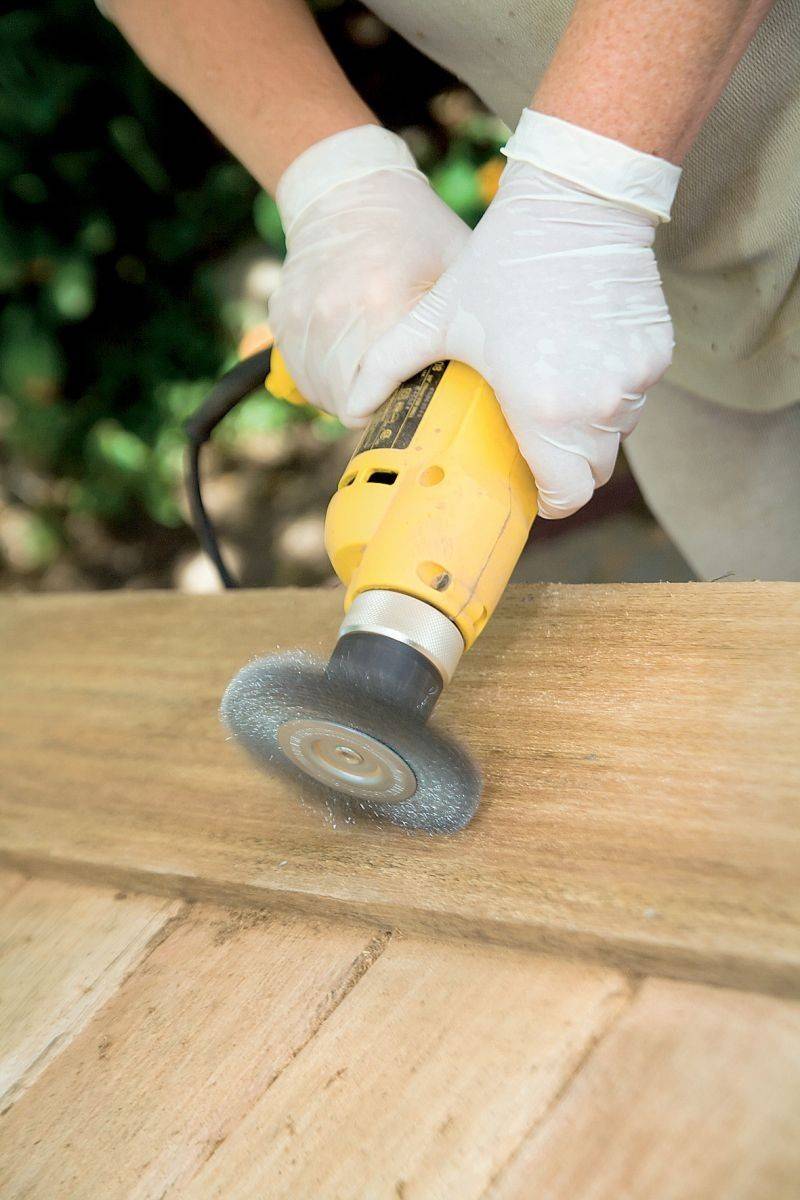 Как очистить от краски деревянный пол