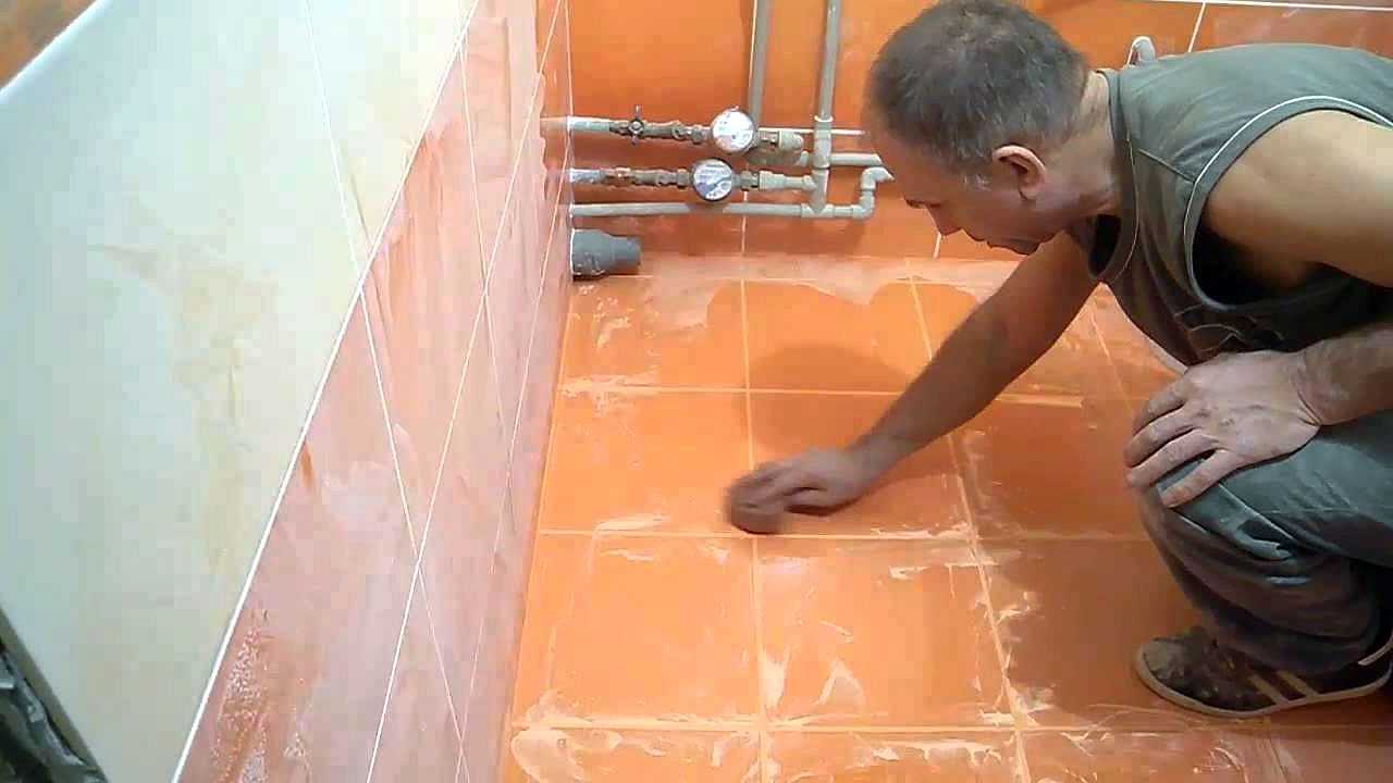 Как положить плитку на пол в ванной своими руками