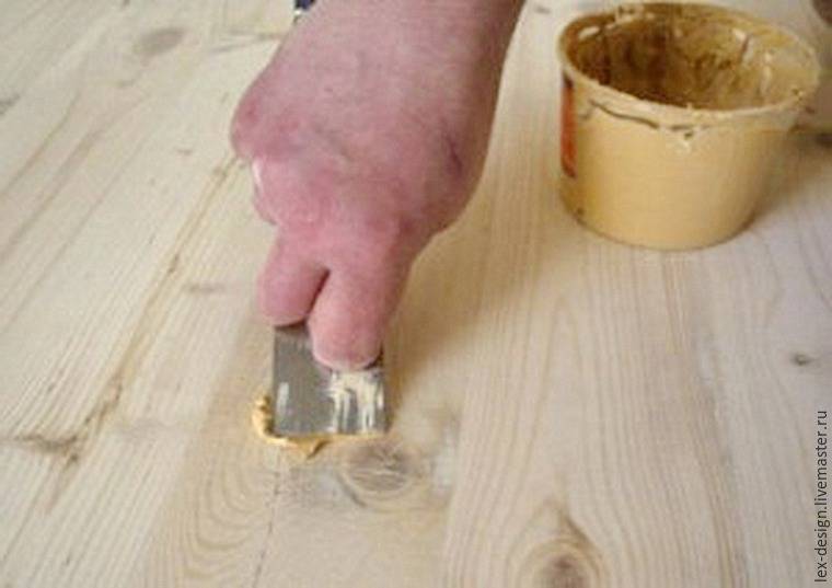 Чем заделать щели в деревянном полу между досками перед покраской краской: герметик, шпаклевка