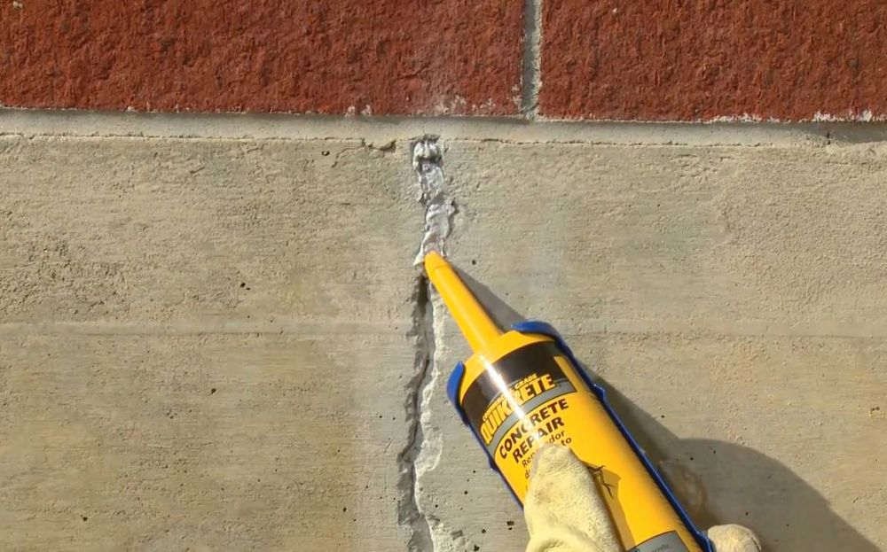 Как и чем заделать трещины в бетоне?