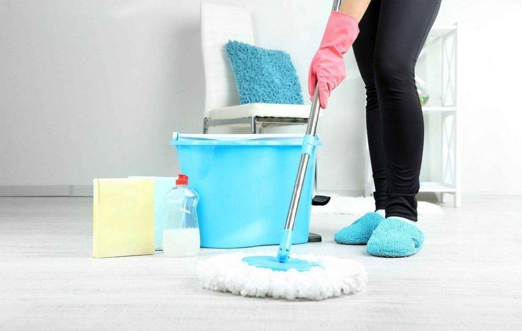 Как мыть полы в доме, чтобы они дольше оставались чистыми: эффективные способы и полезные рекомендации