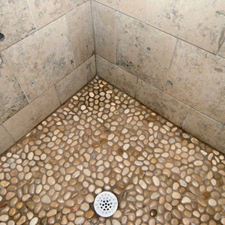 Необычный пол в ванной: как выложить пол из камушков
