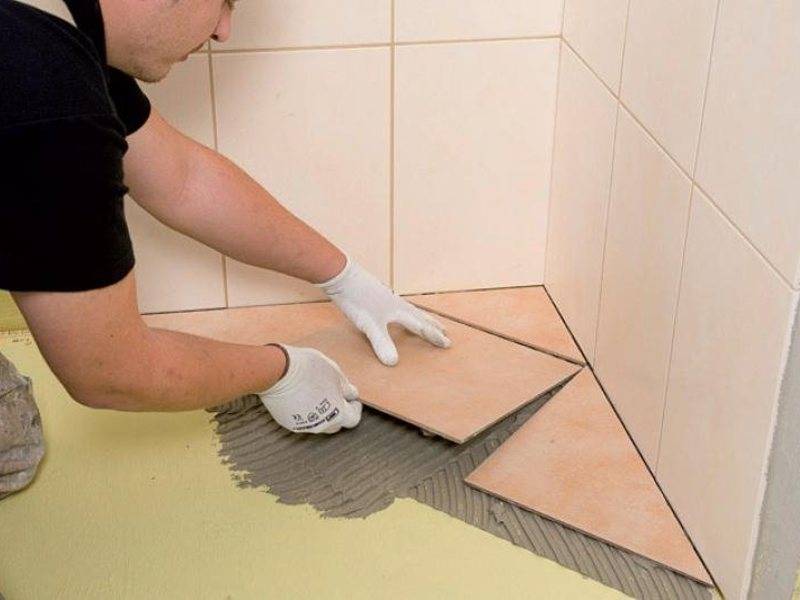 Как своими руками положить плитку на стены и пол в ванной комнате?