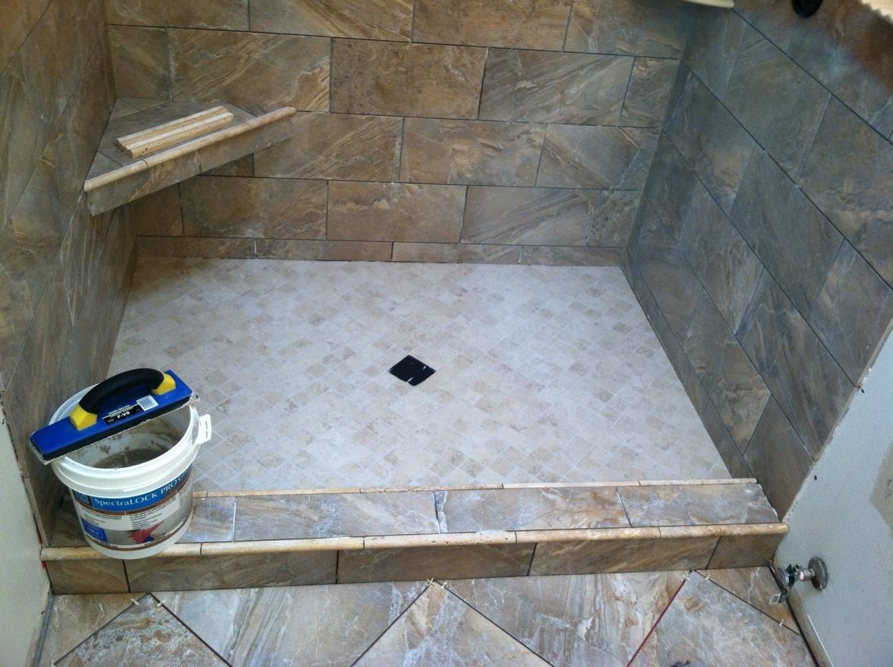 Гидроизоляция ванной комнаты под плитку – что лучше применить