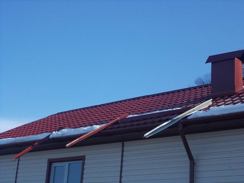 ❄ снегозадержатели на крышу: устройство и правила установки
