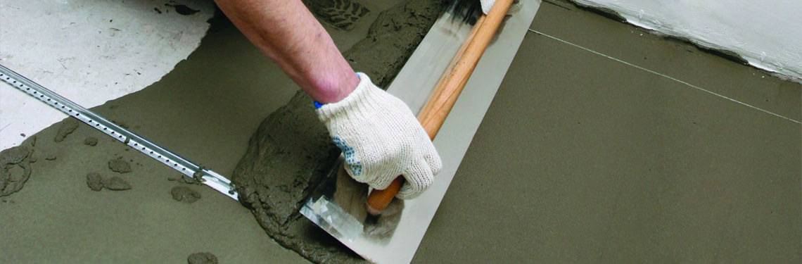 Как выровнять пол под плитку: выравнивание и заливка плиточным клеем своими руками, нужно ли выравнивать бетонный пол (видео)