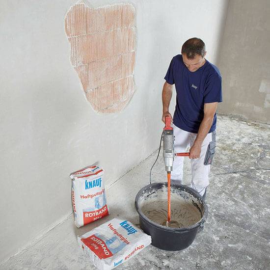 Шпаклевка по бетону: как своими руками шпаклевать стены, пол, потолок, правильно выполнить отделку под обои, покраску или обшивку, а также виды материалов и советы