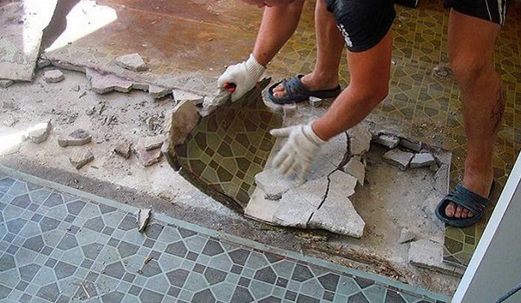 Демонтаж линолеума: как снять, убрать старый приклеенный линолеум к полу, как удалить с бетонного пола, фото и видео
