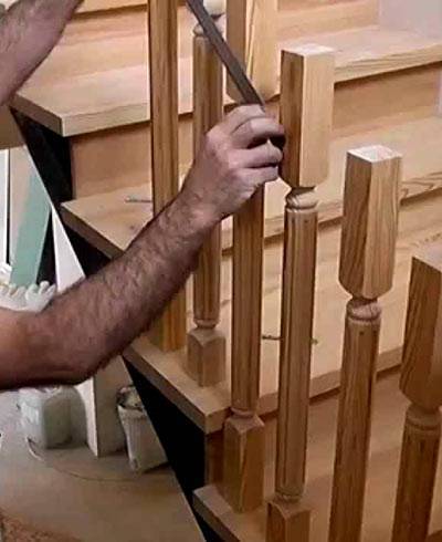 Как крепить балясины своими руками к полу, лестнице и перилам - способы и пошаговая инструкция