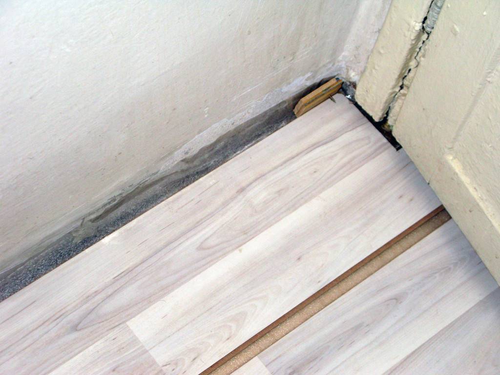 Этапы укладки ламината на деревянный пол