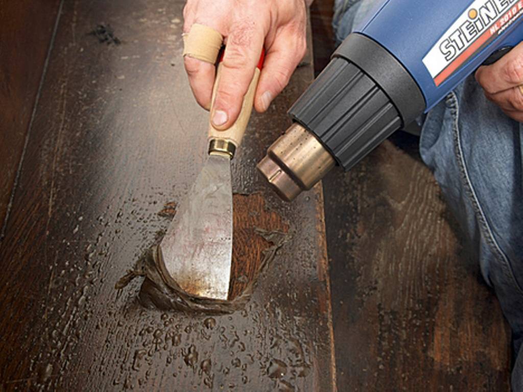 Полезные советы, как снять краску с деревянных дверей и не испортить поверхность