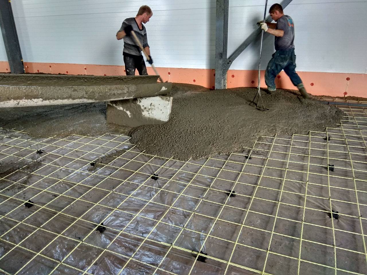 Как правильно залить бетоном пол в гараже своими руками, пошаговое руководство и пропорции