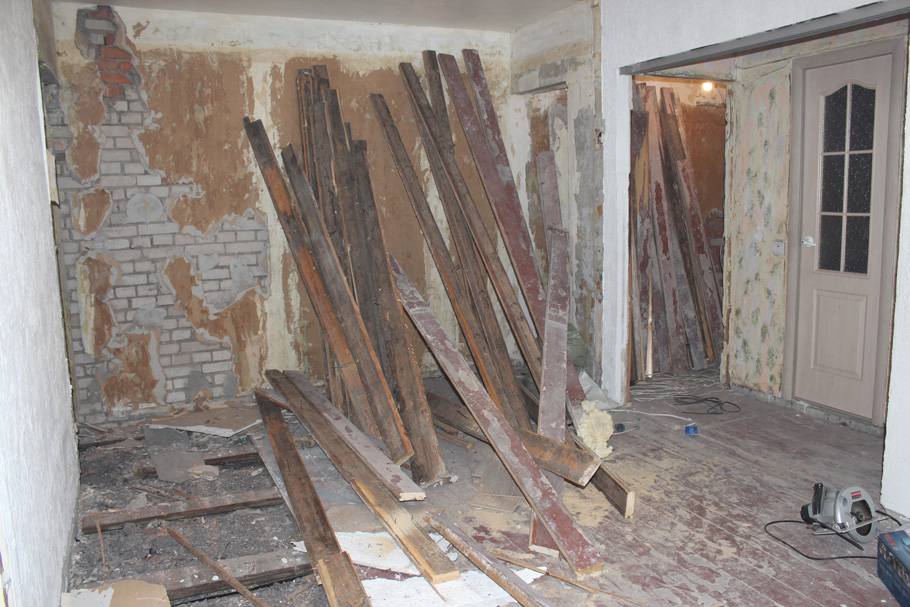 Поменять в квартире пол. оправдана ли замена старого деревянного пола на бетонную стяжку в квартире?